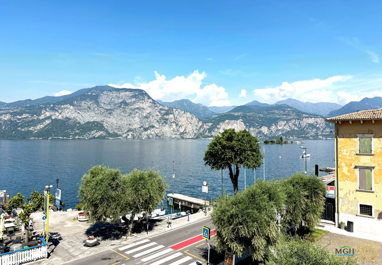 Ferienwohnung in Brenzone - Charm Lakefront Apartment L’isola MGH