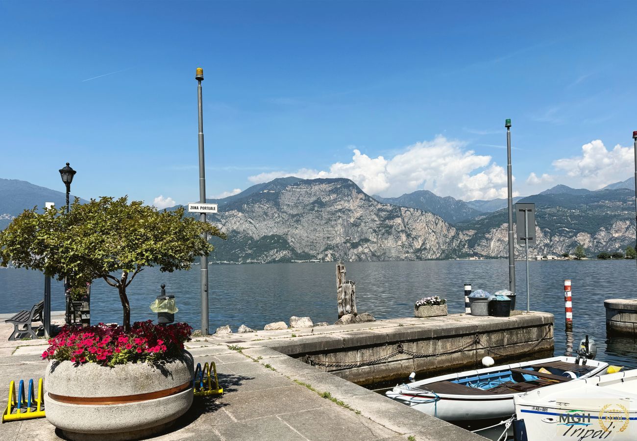 Ferienwohnung in Brenzone - Charm Lakefront Apartment L’isola MGH