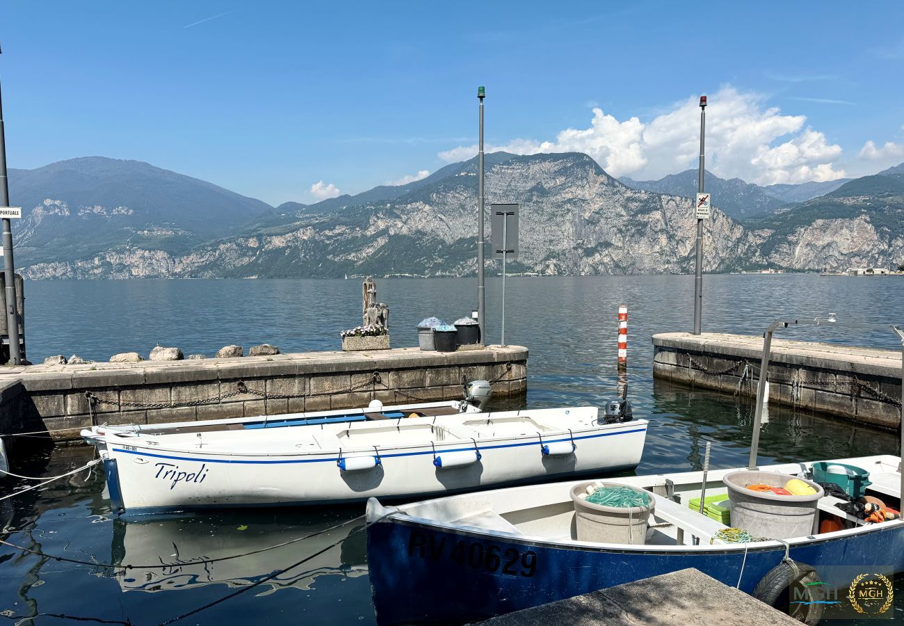 Ferienwohnung in Brenzone - Charm Lakefront Apartment L’isola MGH