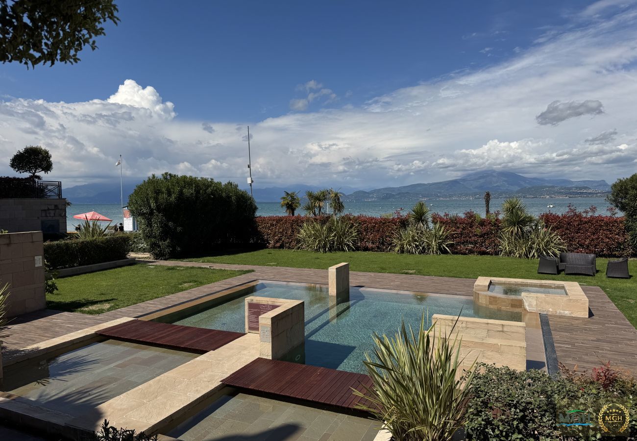 Ferienwohnung in Peschiera del Garda - MGH Luxury -Residenza La Perla Peschiera Lakefront