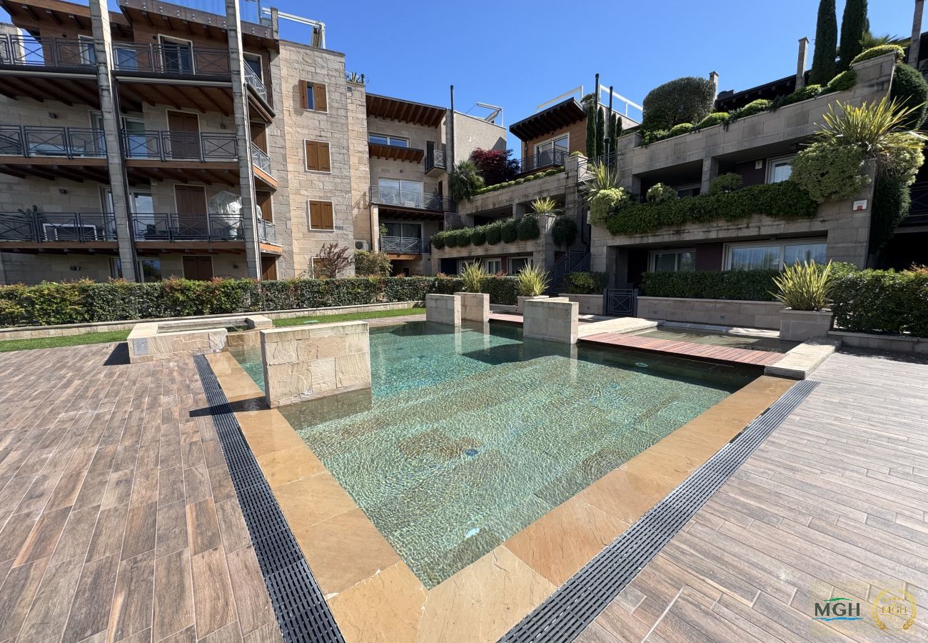 Ferienwohnung in Peschiera del Garda - MGH Luxury -Residenza La Perla Peschiera Lakefront