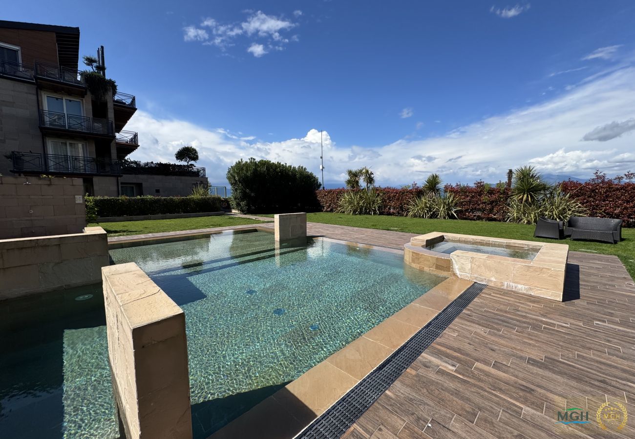 Ferienwohnung in Peschiera del Garda - MGH Luxury -Residenza La Perla Peschiera Lakefront