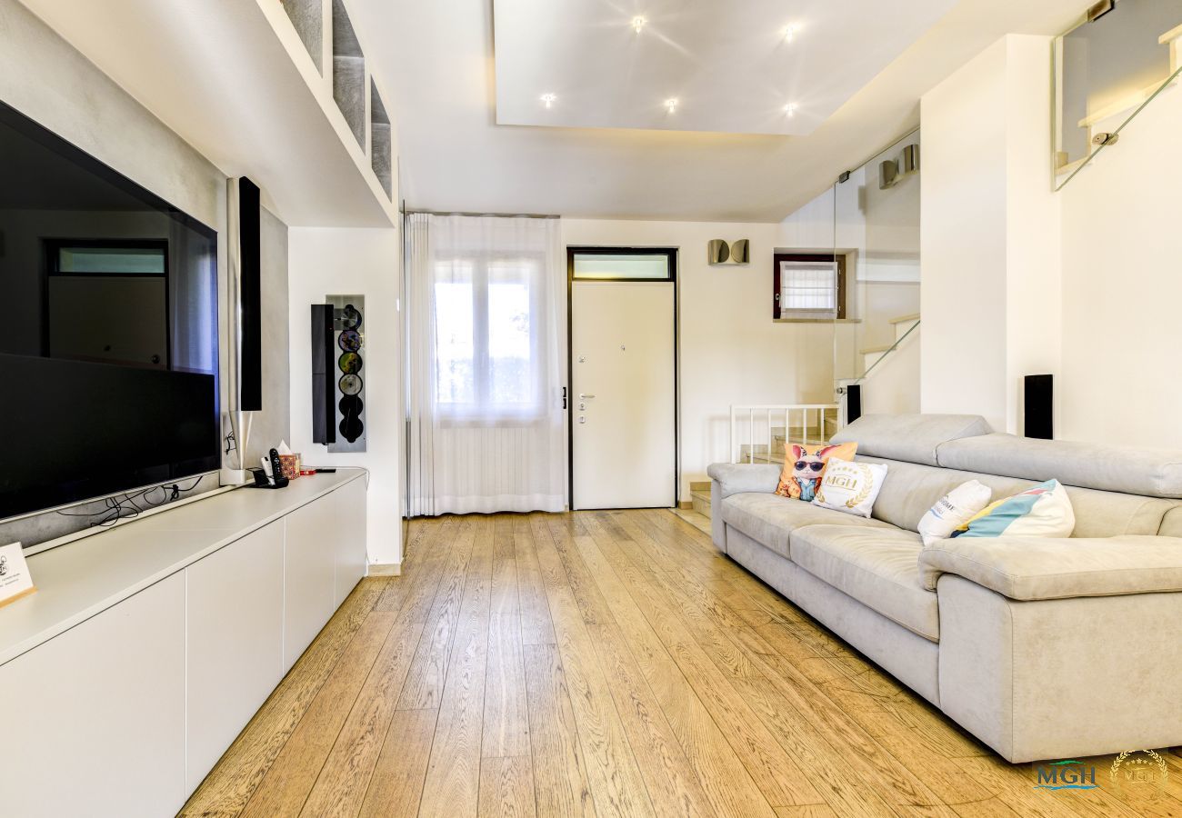 Chalet in Desenzano del Garda - MGH Luxury - Villa Amelie Private Pool & Spa