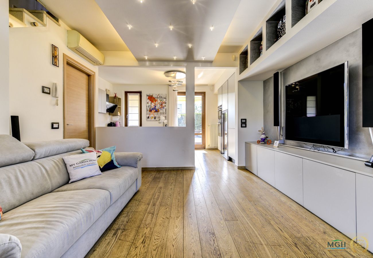 Chalet in Desenzano del Garda - MGH Luxury - Villa Amelie Private Pool & Spa