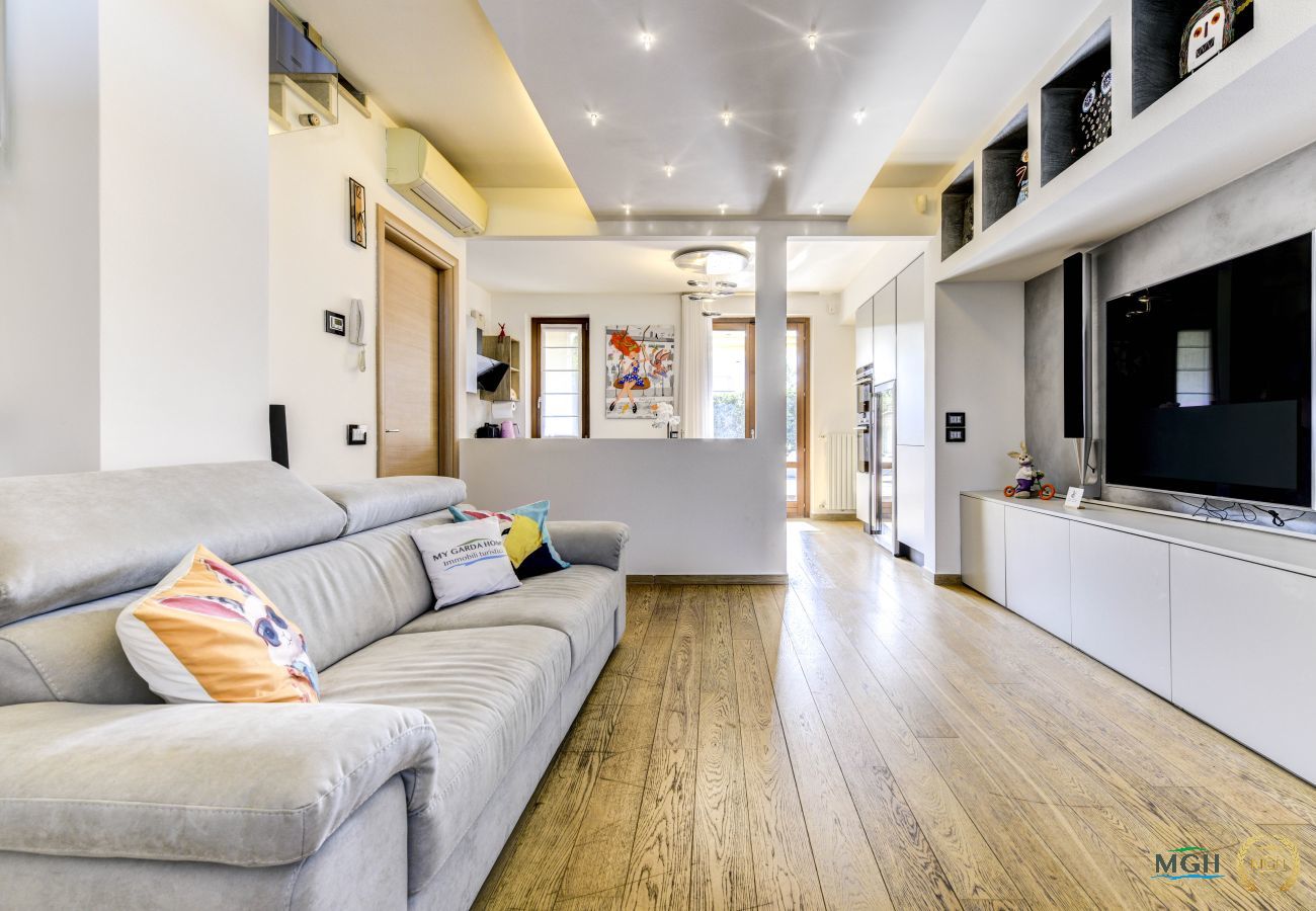 Chalet in Desenzano del Garda - MGH Luxury - Villa Amelie Private Pool & Spa
