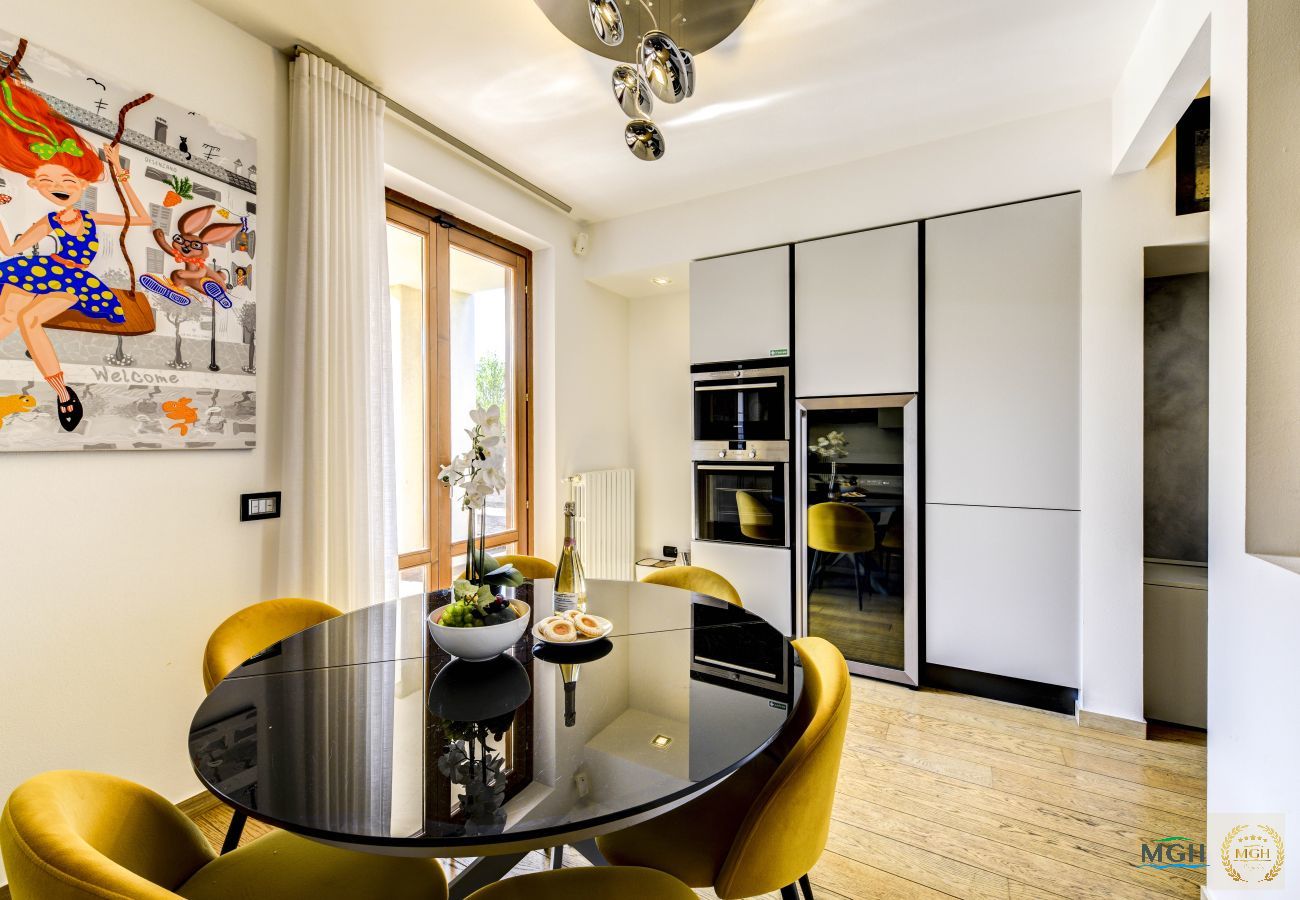 Chalet in Desenzano del Garda - MGH Luxury - Villa Amelie Private Pool & Spa