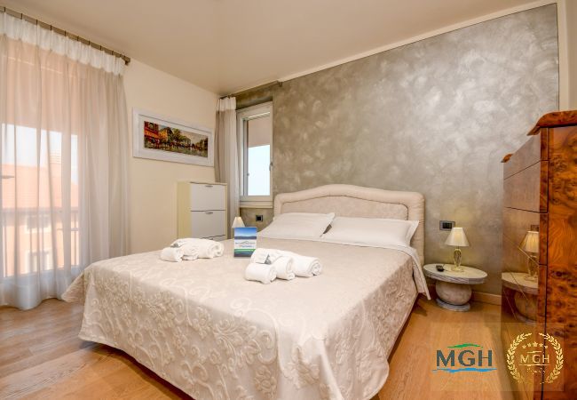 Apartment in Desenzano del Garda - MGH Luxury - Lake View Penthouse Desenzano Apartment in Desenzano del Garda - MGH Luxury - Lake View Penthouse Desenzano