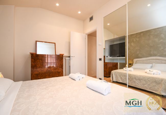 Apartment in Desenzano del Garda - MGH Luxury - Lake View Penthouse Desenzano Apartment in Desenzano del Garda - MGH Luxury - Lake View Penthouse Desenzano