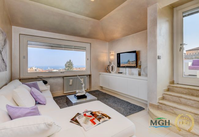 Apartment in Desenzano del Garda - MGH Luxury - Lake View Penthouse Desenzano Apartment in Desenzano del Garda - MGH Luxury - Lake View Penthouse Desenzano