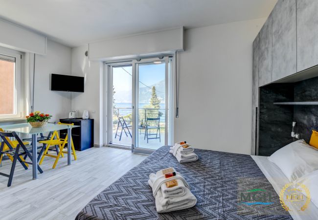 Apartment in Brenzone - Holiday Apartments Brenzone - Studio BALDO