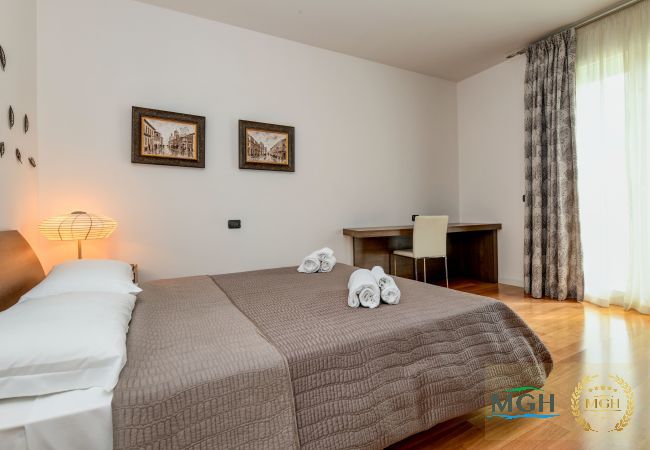 Apartment in Sirmione - MGH - La Castellana Family Apartment Superior D3