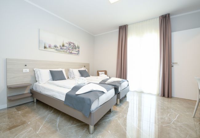 Aparthotel in Peschiera del Garda - Ranalli Palace - Double Room 1