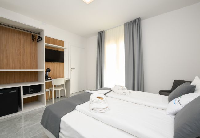 Aparthotel in Peschiera del Garda - Ranalli Palace - Double Room 1