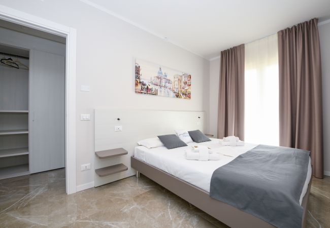 Aparthotel in Peschiera del Garda - Ranalli Palace - Apartment Luna