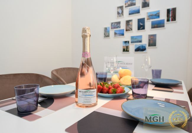 Apartment in Sirmione - MGH Family Stay - Costa D'Oro Superior Apartment Apartment in Sirmione - MGH Family Stay - Costa D'Oro Superior Apartment