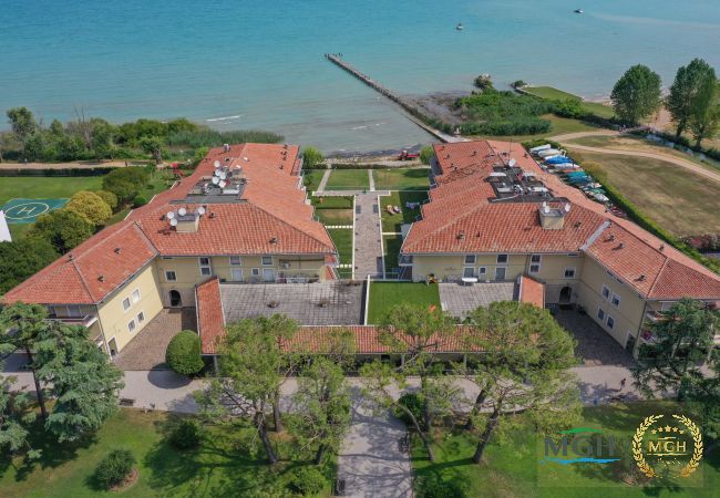 Apartment in Sirmione - MGH Family Stay - Costa D'Oro Superior Apartment Apartment in Sirmione - MGH Family Stay - Costa D'Oro Superior Apartment