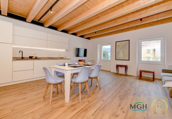 Apartment in Brenzone - Charm Lakefront Apartment Panorama MGH Apartment in Brenzone - Charm Lakefront Apartment Panorama MGH