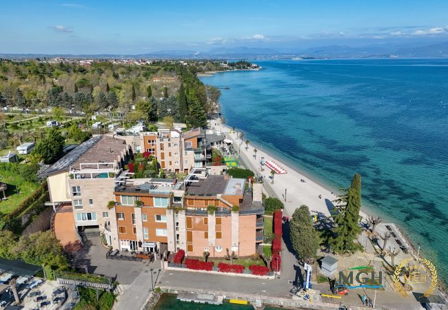 Apartment in Peschiera del Garda - MGH Luxury -Residenza La Perla Peschiera Lakefront