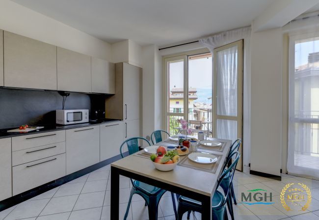 Apartment in Toscolano-Maderno - Palazzo Garda - Modern Lake Apartment 3