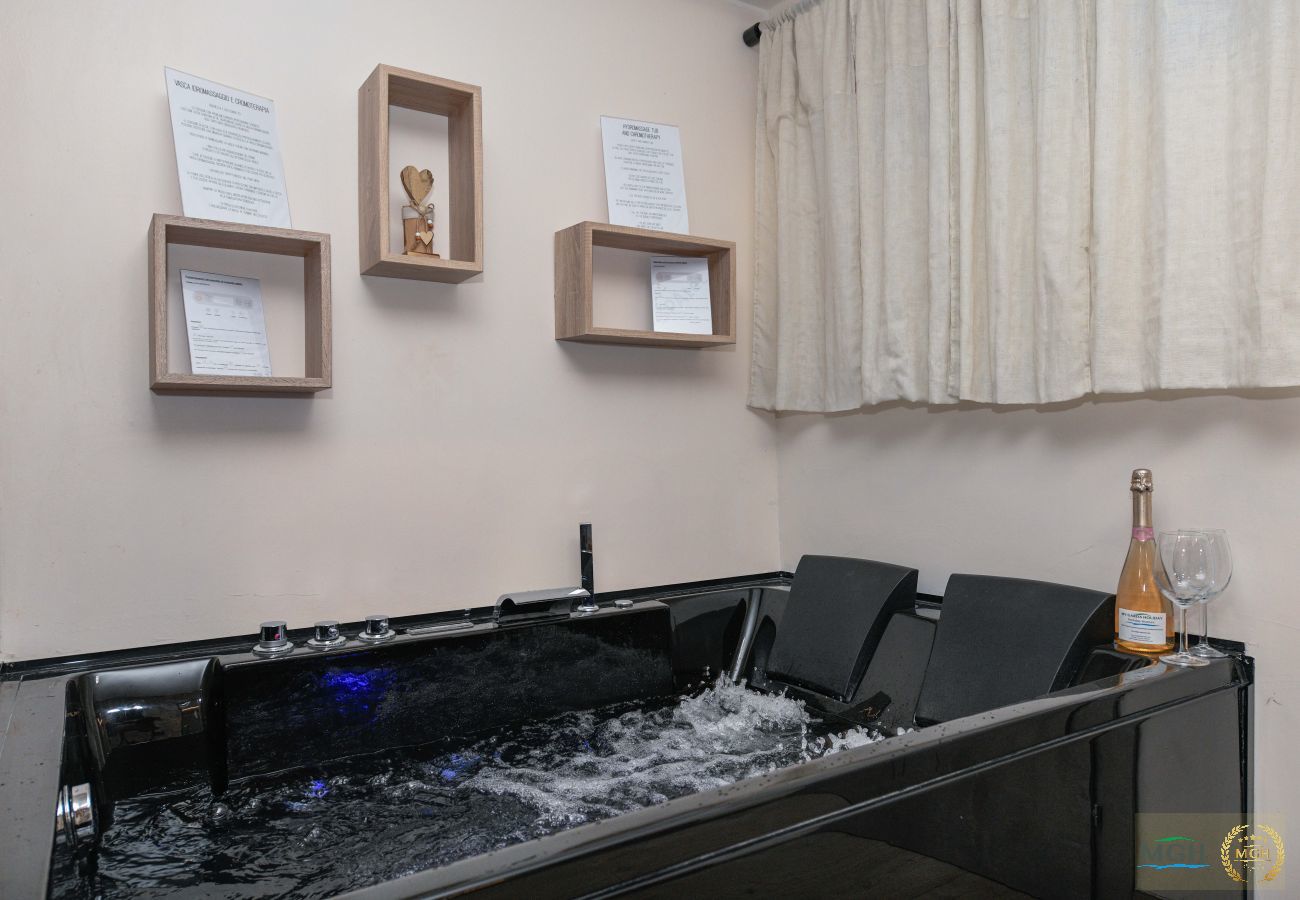 Apartment in Soiano - MGH Luxury- Romantic SPA & Relax