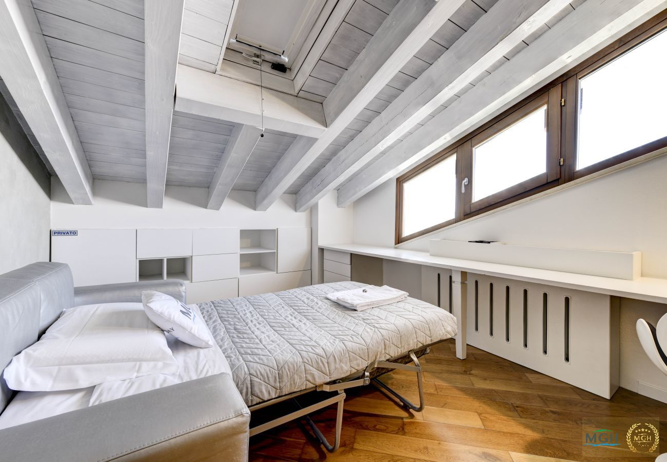Chalet in Desenzano del Garda - MGH Luxury - Villa Amelie Private Pool & Spa