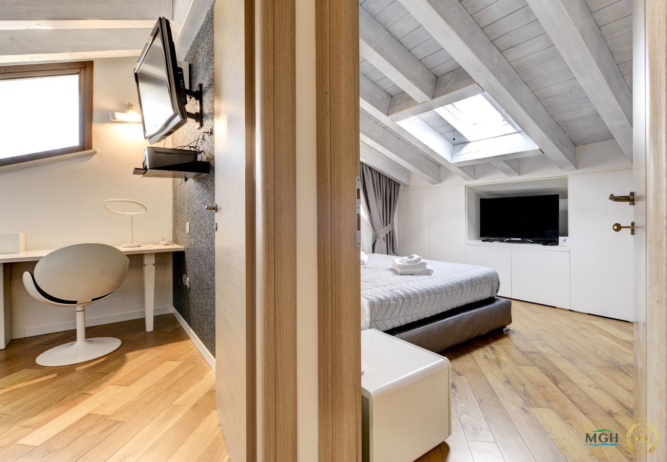 Chalet in Desenzano del Garda - MGH Luxury - Villa Amelie Private Pool & Spa