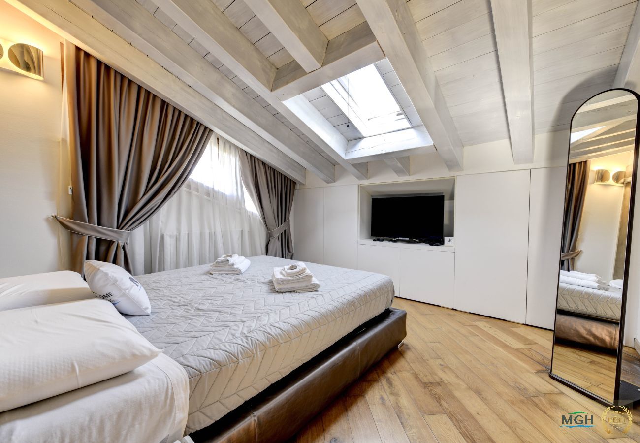 Chalet in Desenzano del Garda - MGH Luxury - Villa Amelie Private Pool & Spa