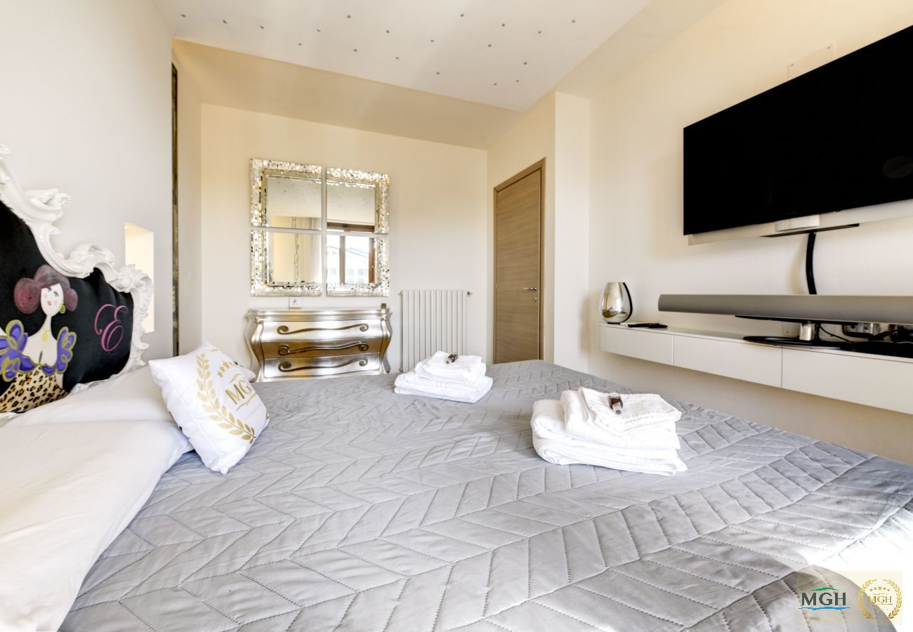 Chalet in Desenzano del Garda - MGH Luxury - Villa Amelie Private Pool & Spa