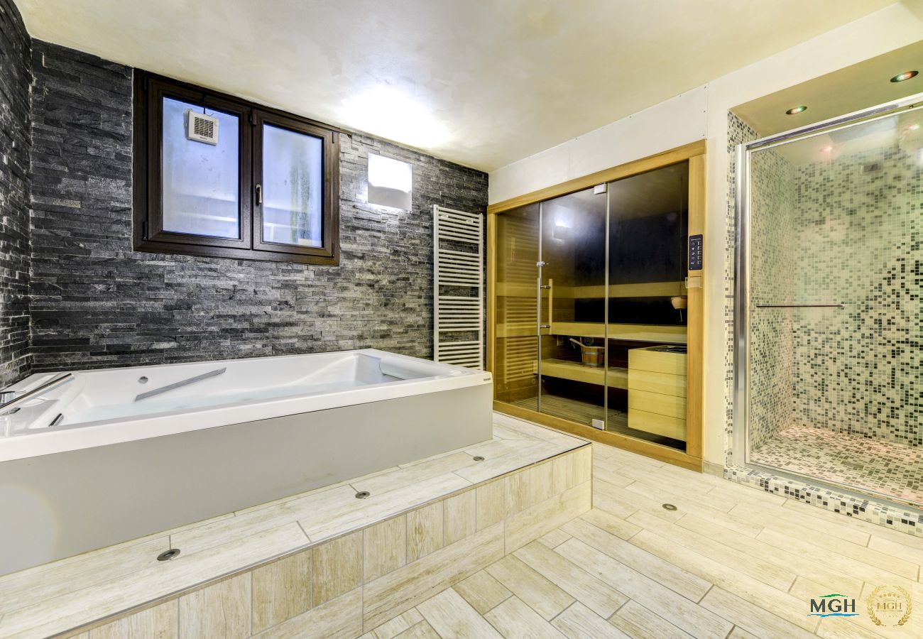 Chalet in Desenzano del Garda - MGH Luxury - Villa Amelie Private Pool & Spa