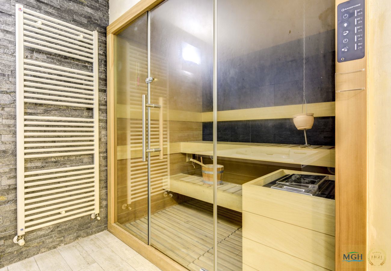 Chalet in Desenzano del Garda - MGH Luxury - Villa Amelie Private Pool & Spa