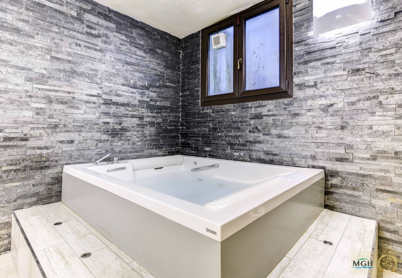 Chalet in Desenzano del Garda - MGH Luxury - Villa Amelie Private Pool & Spa