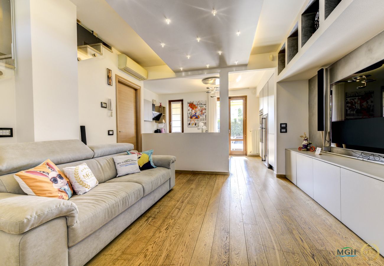 Chalet in Desenzano del Garda - MGH Luxury - Villa Amelie Private Pool & Spa