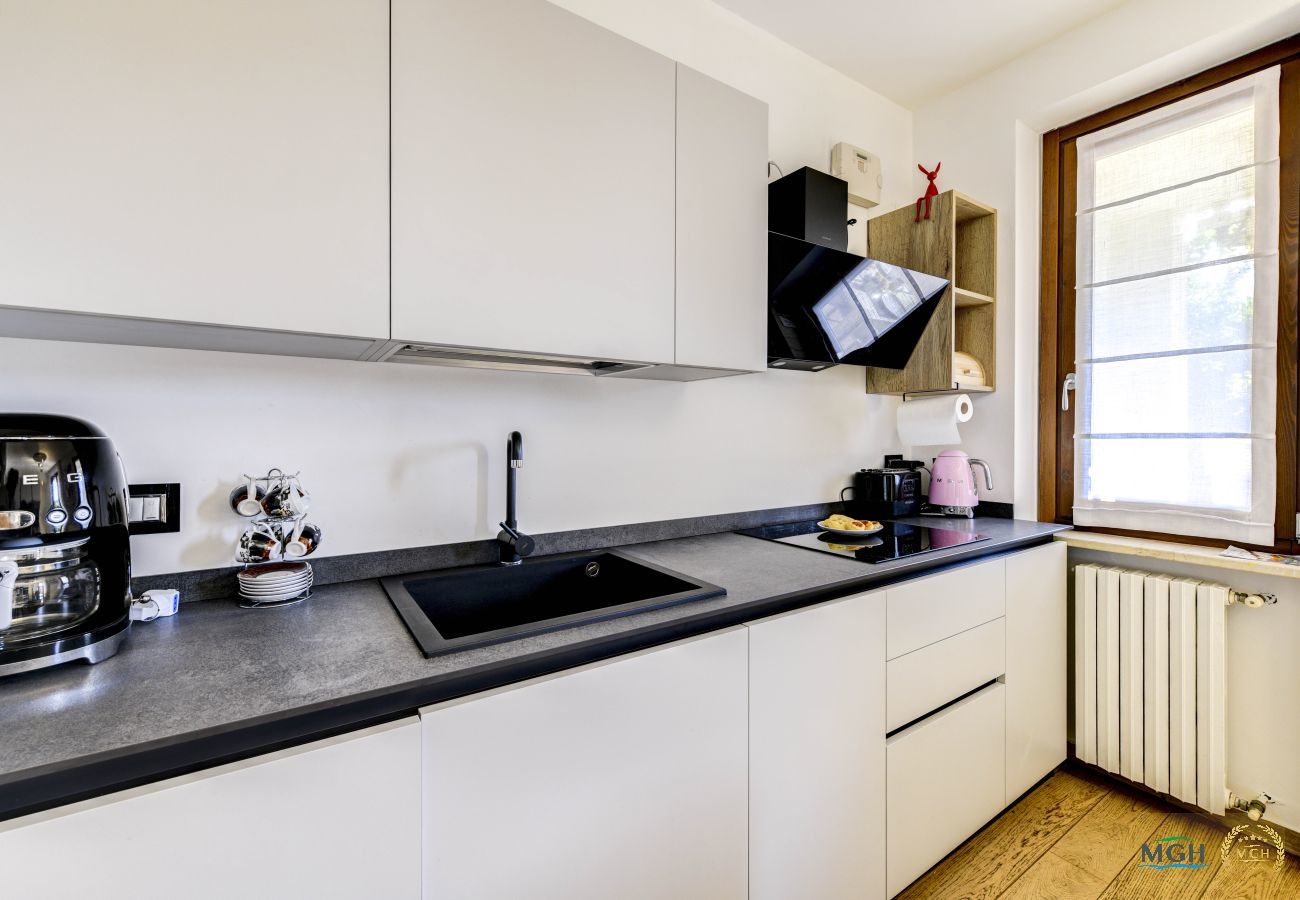 Chalet in Desenzano del Garda - MGH Luxury - Villa Amelie Private Pool & Spa