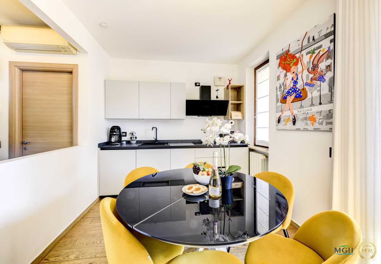 Chalet in Desenzano del Garda - MGH Luxury - Villa Amelie Private Pool & Spa