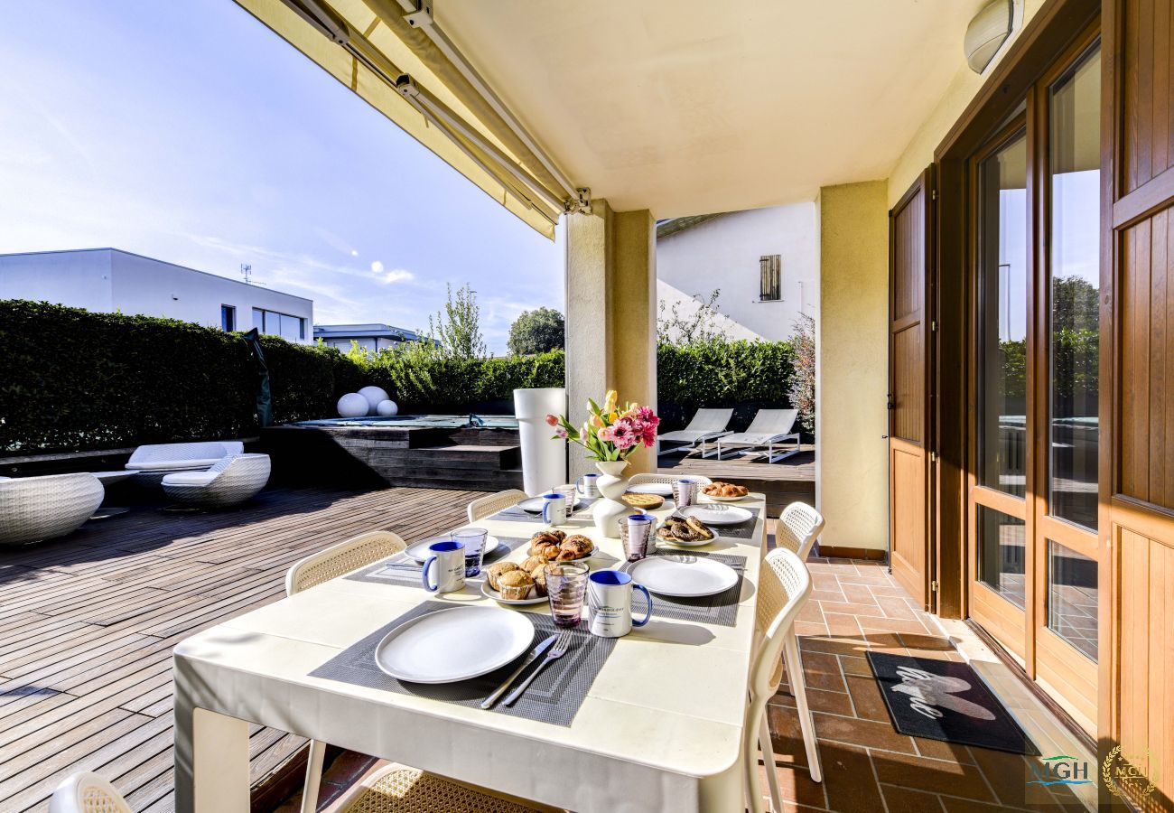 Chalet in Desenzano del Garda - MGH Luxury - Villa Amelie Private Pool & Spa