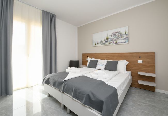 Aparthotel a Peschiera del Garda - Ranalli Palace - Double Room 3