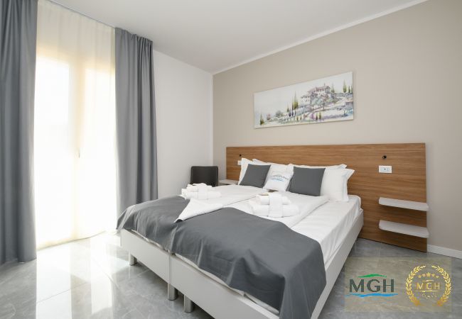 Aparthotel in Peschiera del Garda - Ranalli Palace - Double Room 8