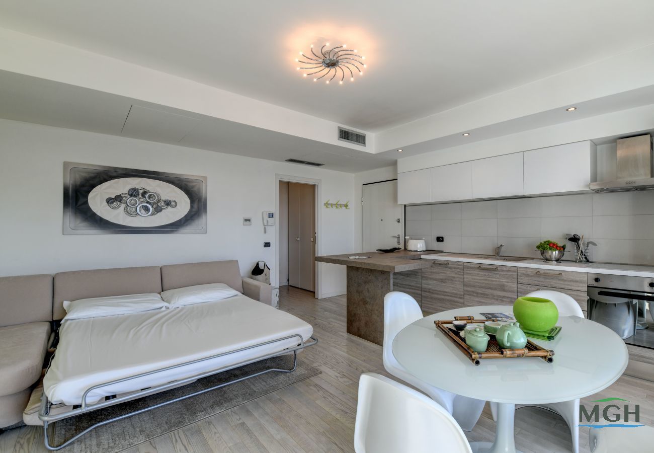 Ferienwohnung in Sirmione - MGH - La Castellana Lake View Apartment B4